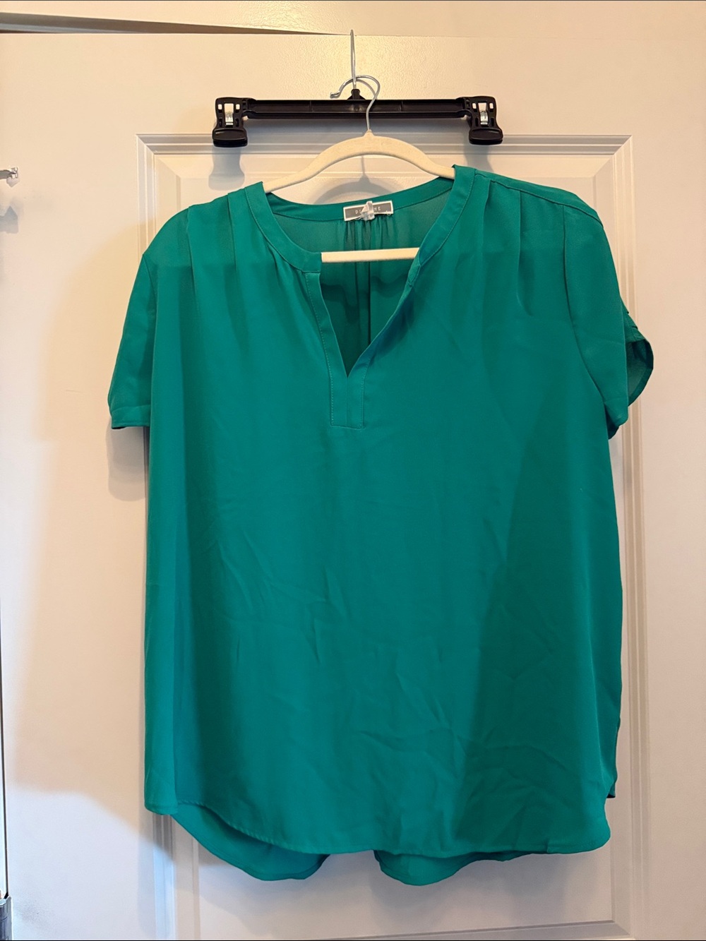 Women's Green Short-Sleeve Split-Neck Blouse